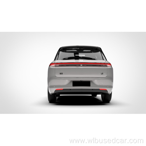 Intelligent Luxury Midsize SUV Silver L8 max